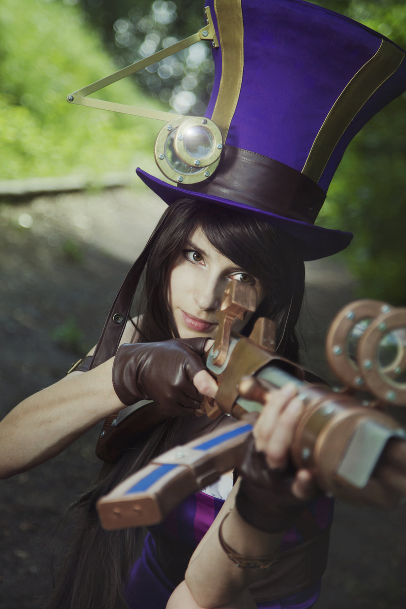Illustration for article titled A League of Legendary Cosplayers